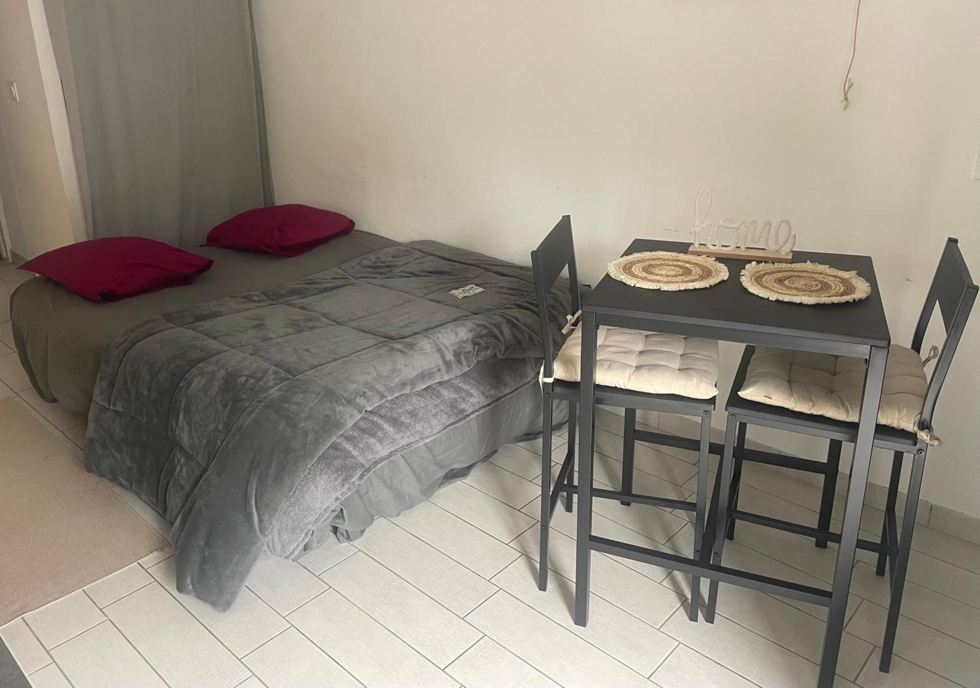 Petit Studio Aux Portes Du Beaujolais Saint-Germain-Nuelles Esterno foto